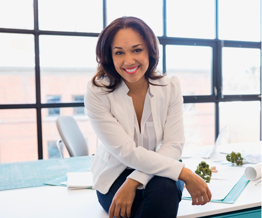 Corretor atendendo via WhatsApp