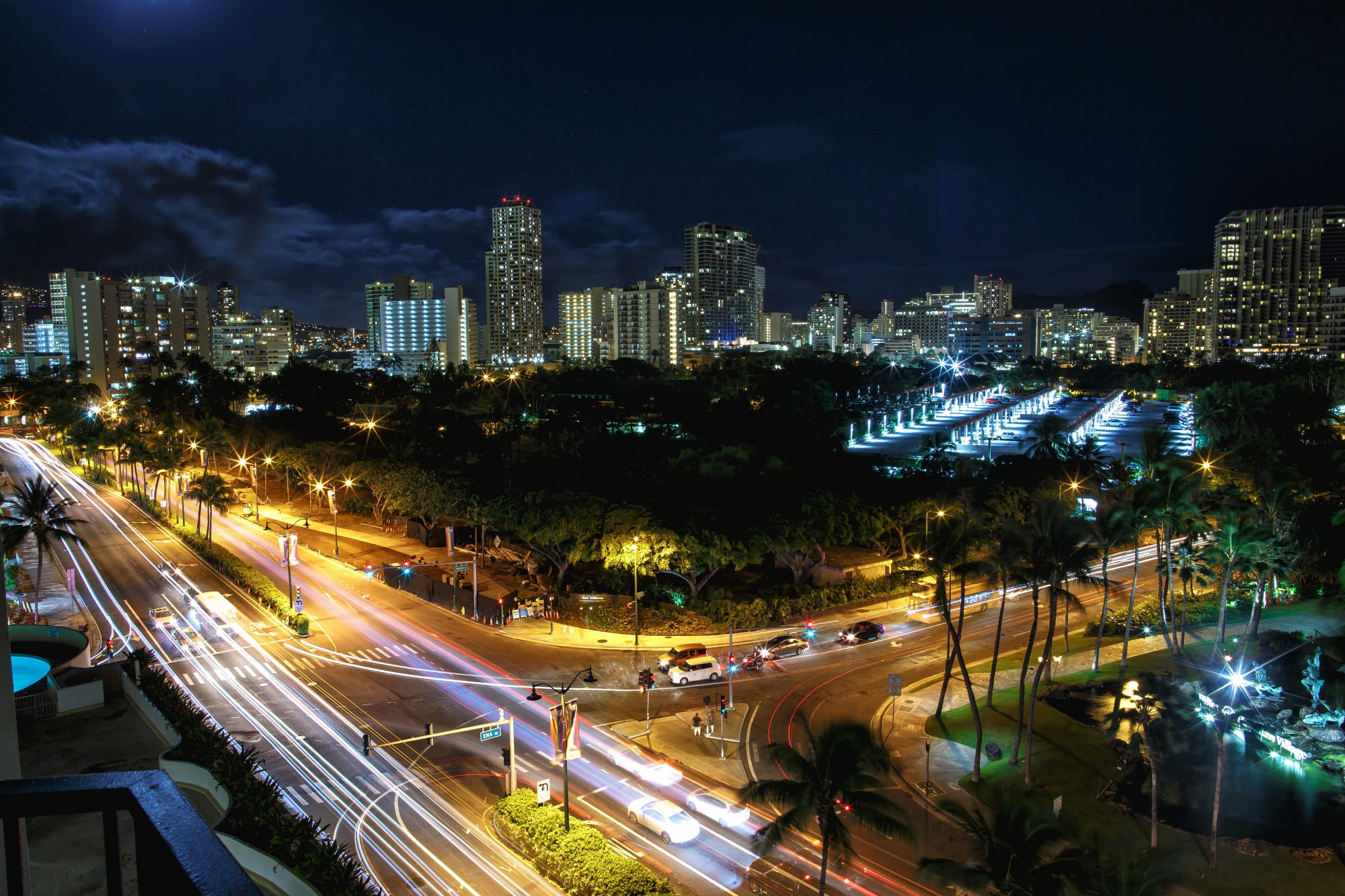 Cidade durante a noite.